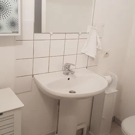 Simple Entier 1 Ch A Ch-gontier 1er Ou 2eme Etage Apartment