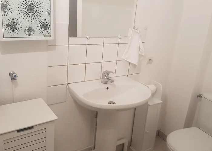 Simple Entier 1 Ch A Ch-gontier 1er Ou 2eme Etage Lägenhet