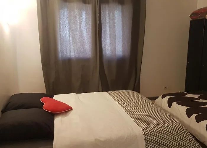 Entier 1 Ch à Ch-gontier 1er Ou 2eme étage * Château-Gontier